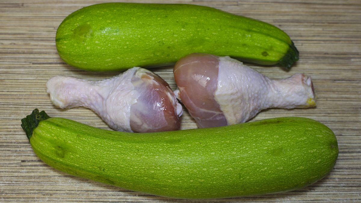 Спасите летний ужин: фаршированные кабачки с курицей и сыром, которые покорят всех