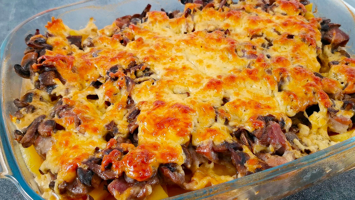 Картошка с мясом и грибами в духовке: простой и сытный вечерний вариант
