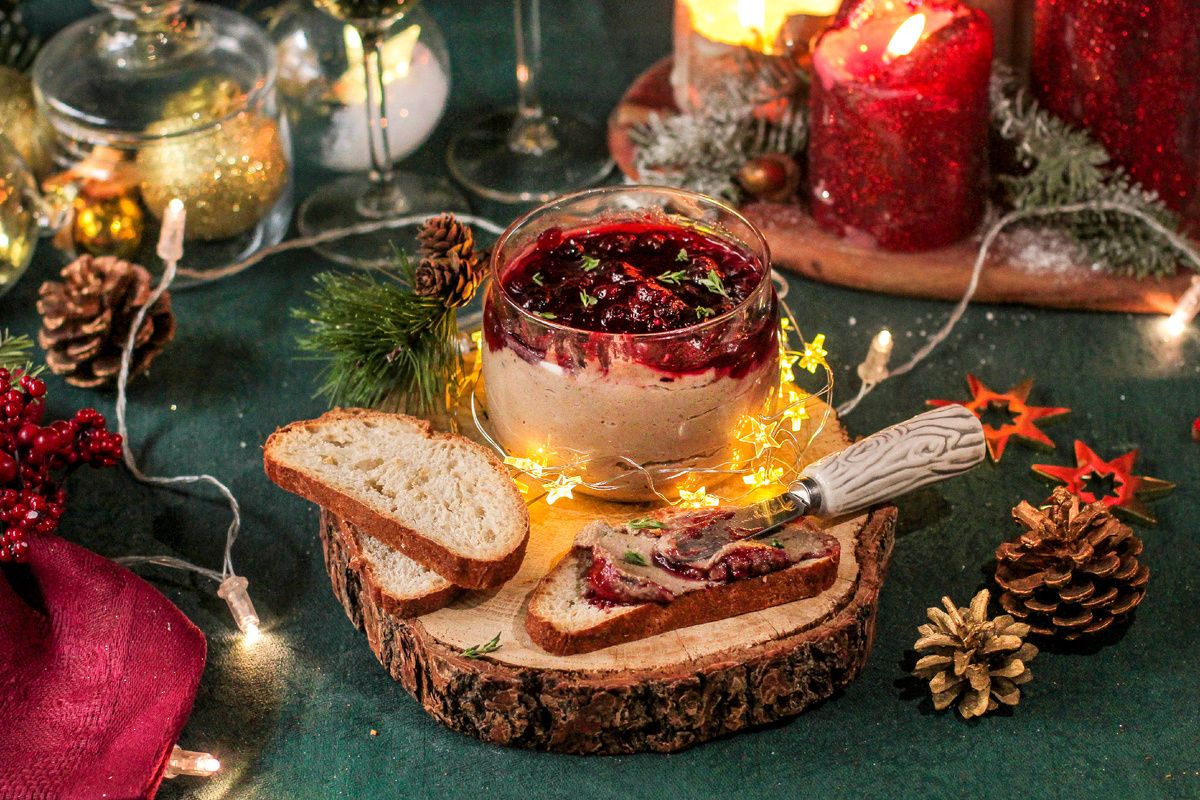 Неповторимый пате из печени индейки с чиабаттой и клюквенным вареньем