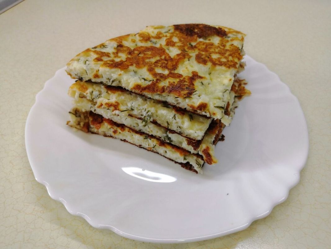 Сытный завтрак: творожные лепешки с сыром