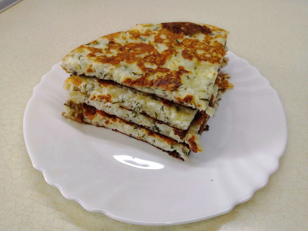 Сытный завтрак: творожные лепешки с сыром