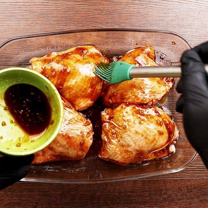 Как сделать куриные бедра настоящим кулинарным шедевром под мёд и соевый соус