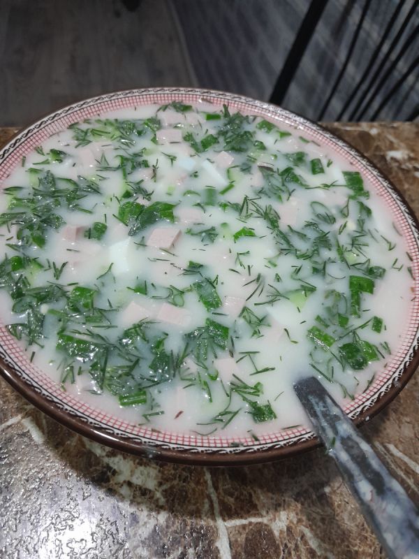 Летний всплеск вкуса: идеальная окрошка на вашем столе