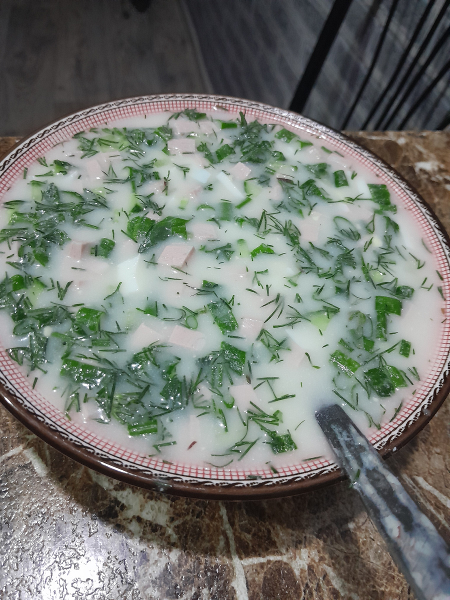 Летний всплеск вкуса: идеальная окрошка на вашем столе