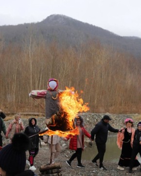 Масленица в «Династии»: Праздник с Ароматом Весны и Удовольствия