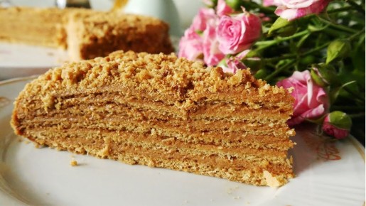 Сладкий шедевр: как приготовить медовик с вареной сгущенкой