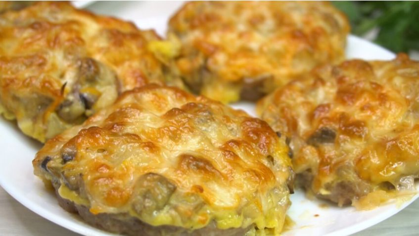 Сочные биточки с грибами для праздничного стола