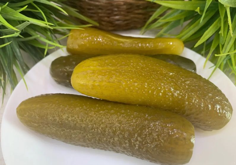 Как спасти кислые огурцы: кулинарные лайфхаки