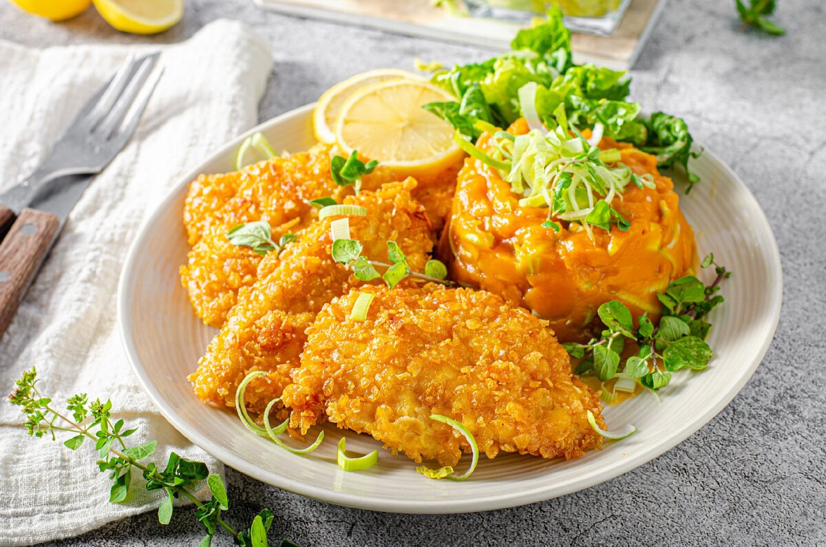 Запеченная куриная грудка с хрустящей арахисовой корочкой