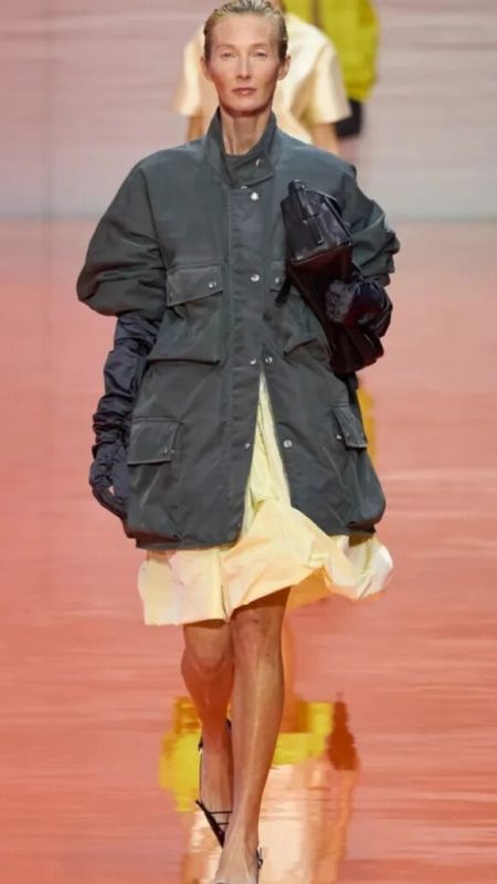 Весенние тренды 2026 года: стильные парки и утонченные кожаные куртки