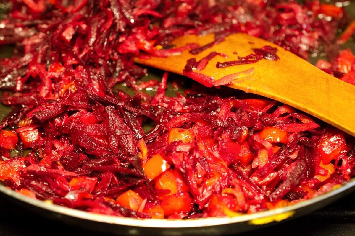 Четыре распространенные ошибки в приготовлении поджарки для идеального борща