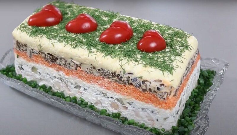 Идеальный новогодний слоеный салат для вашего стола