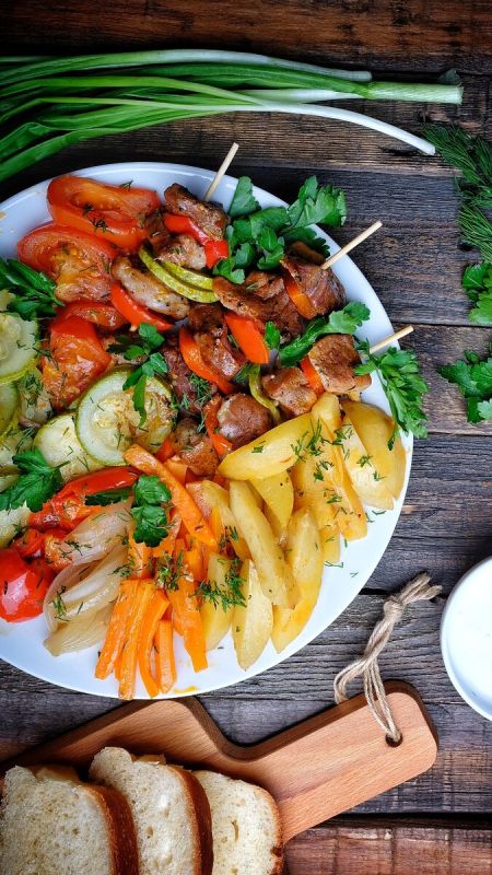 Ароматный шашлык и овощи из духовки: идеальный рецепт для встречи с друзьями