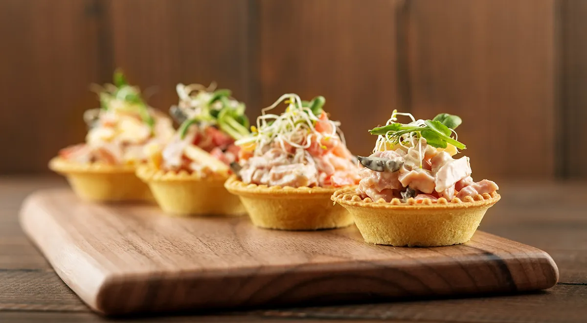 Тарталетки с копченой курицей: праздник на вашем столе