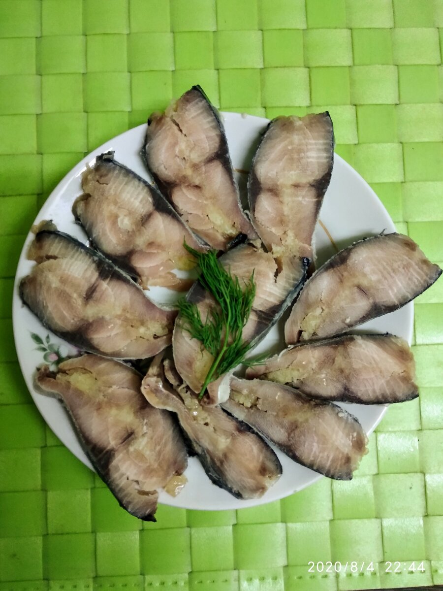 Скумбрия по-новому: оригинальный рецепт с чесноком, который вас удивит