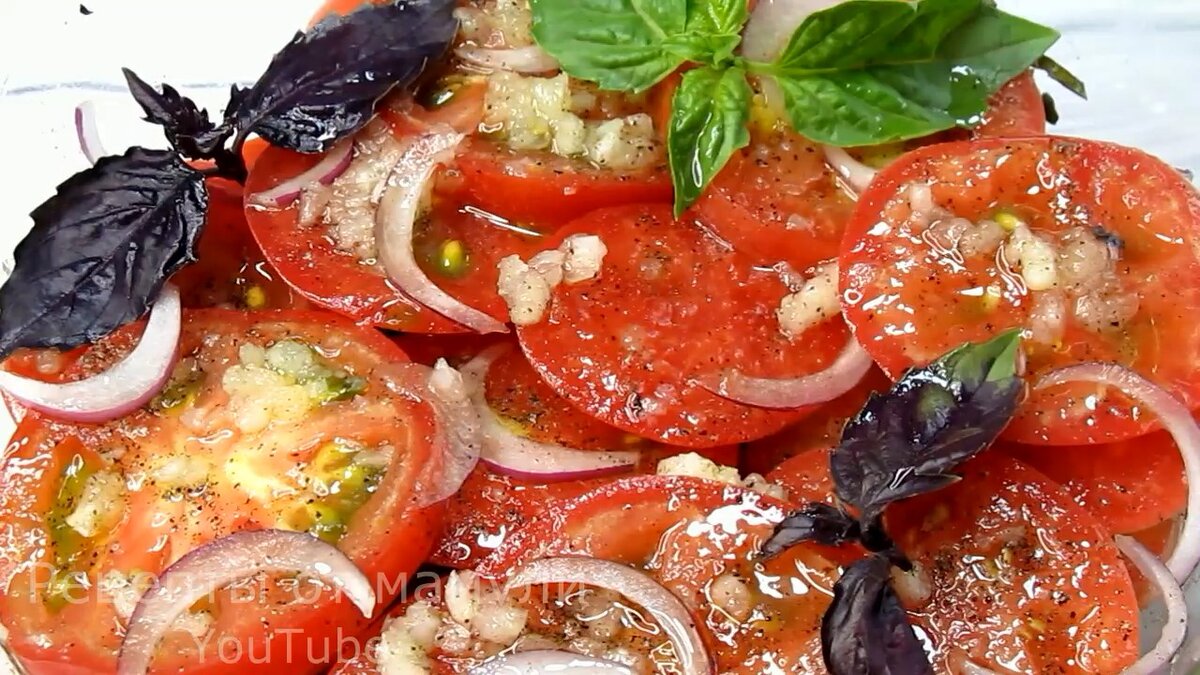 Пикантный салат из помидоров: идеальная летняя закуска