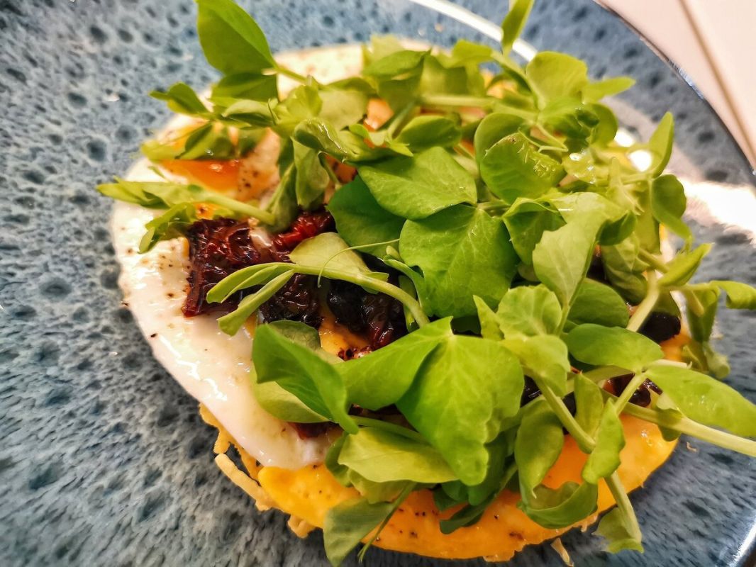 Нежная яичница с сыром, которая покорит ваши вкусовые рецепторы