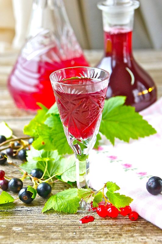 Ягодная настойка на смородине — простое удовольствие для вашего стола