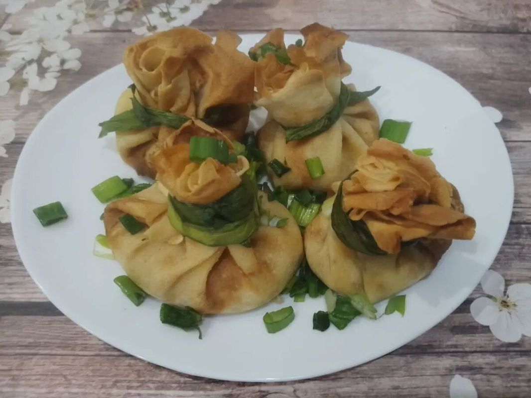 Вкусные блинчики с куриным мясом и сыром