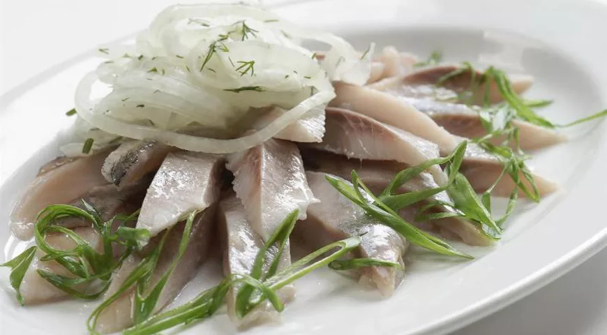 Топ-5 закусок из сельди, которые сделают ваш праздничный стол незабываемым