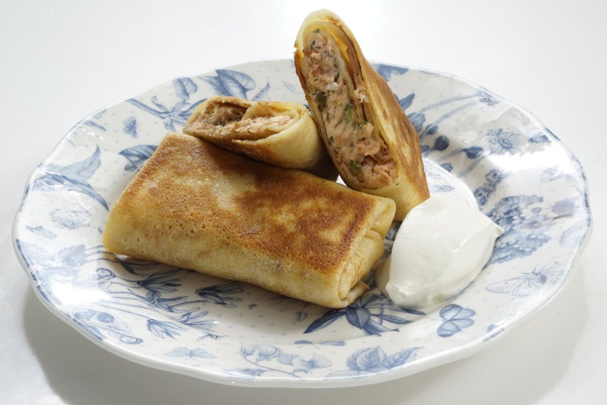 Нежные блины с копченой рыбой для вашего стола