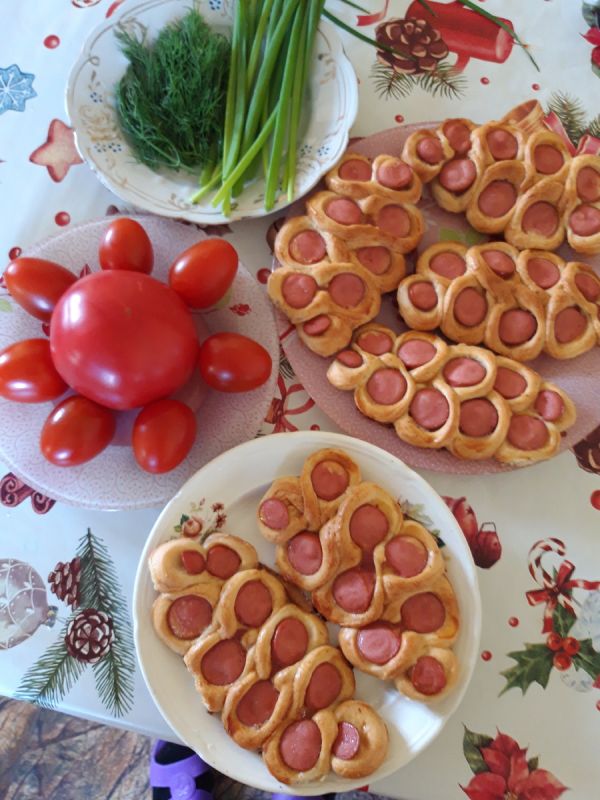 Праздничные сосиски в тесте: быстро и вкусно даже без деликатесов