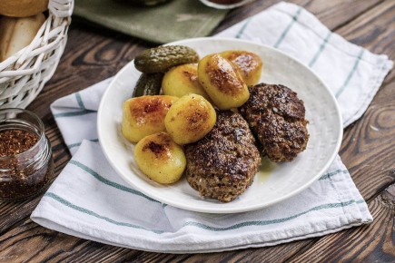 Кулинарное путешествие: бородинские котлеты с картошкой и огурчиками