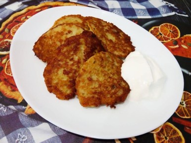 Сочные картофельные оладьи с фаршем и луком: быстро и вкусно