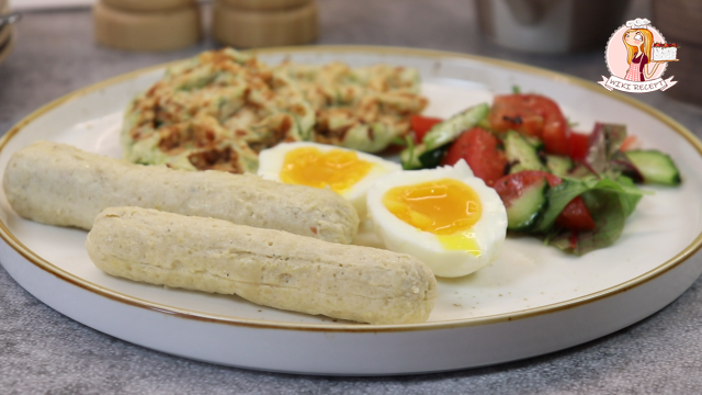 Вкусные и полезные: домашние куриные сосиски с сыром