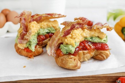 Круассан с нежным скрэмблом и лечо: уникальный гастрономический опыт