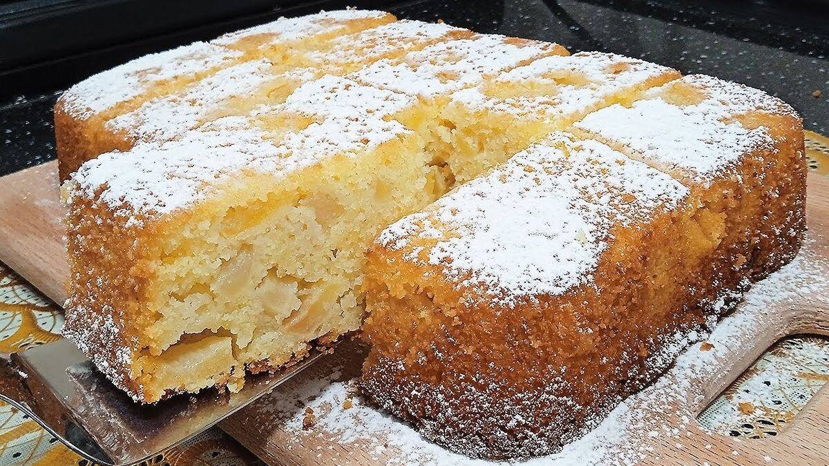 Нежный яблочный манник без муки: простой рецепт для любого повода