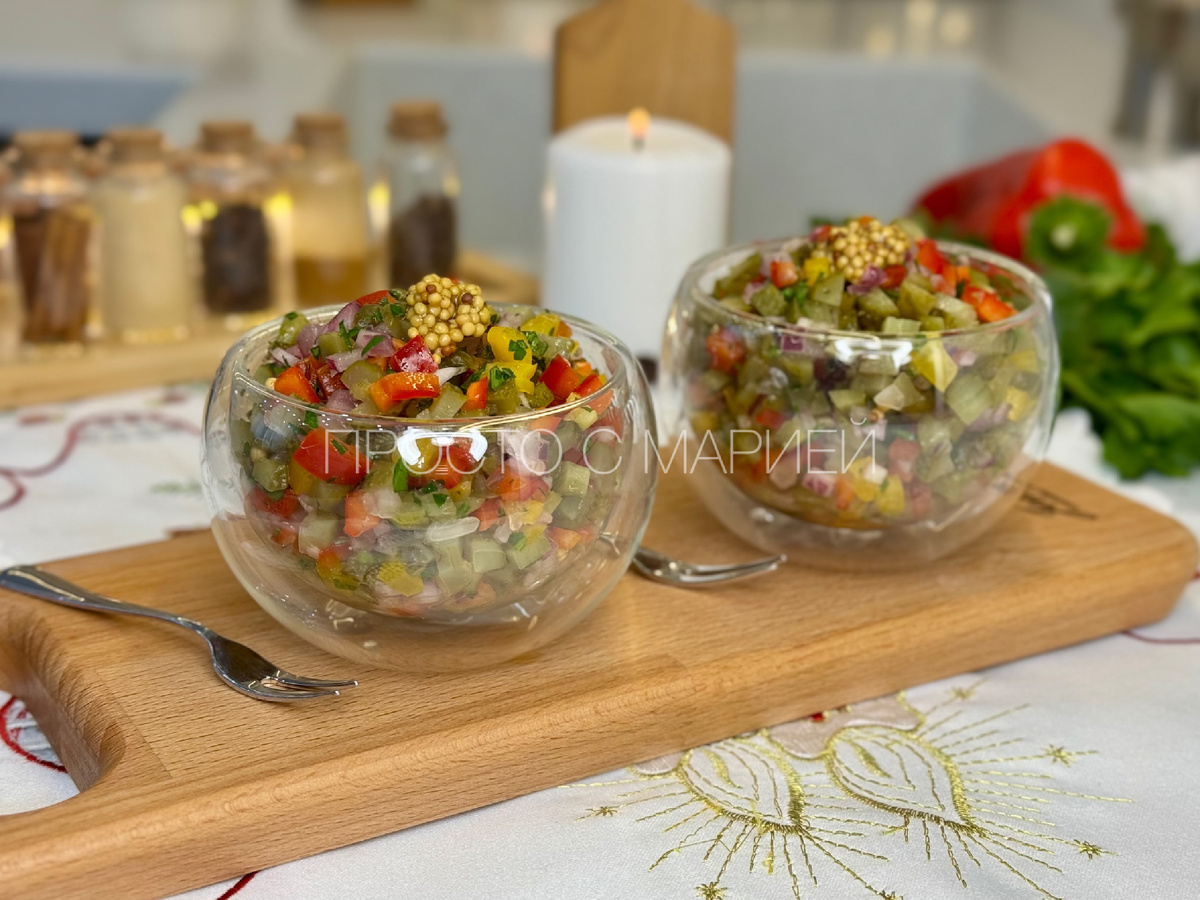 Легкий и яркий салат, который освежит любой стол
