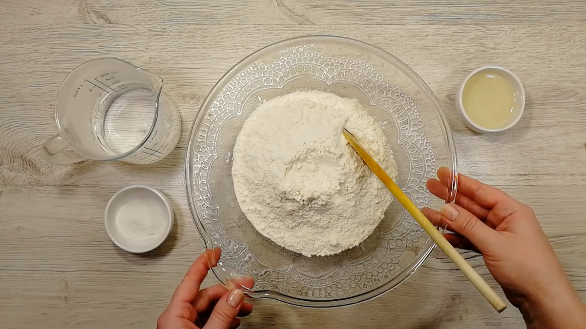 Нежные трубочки с хрустящей корочкой: готовим невероятные пирожки в духовке