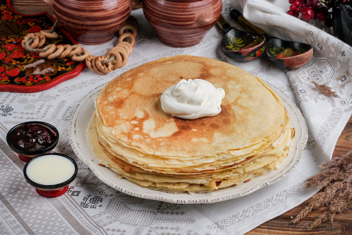 Блины с соусами: традиционный вкус и новые сочетания для гурманов