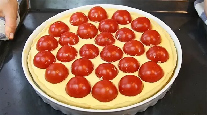 Пирог с помидорами черри и фаршем: восхитительная симфония летнего вкуса