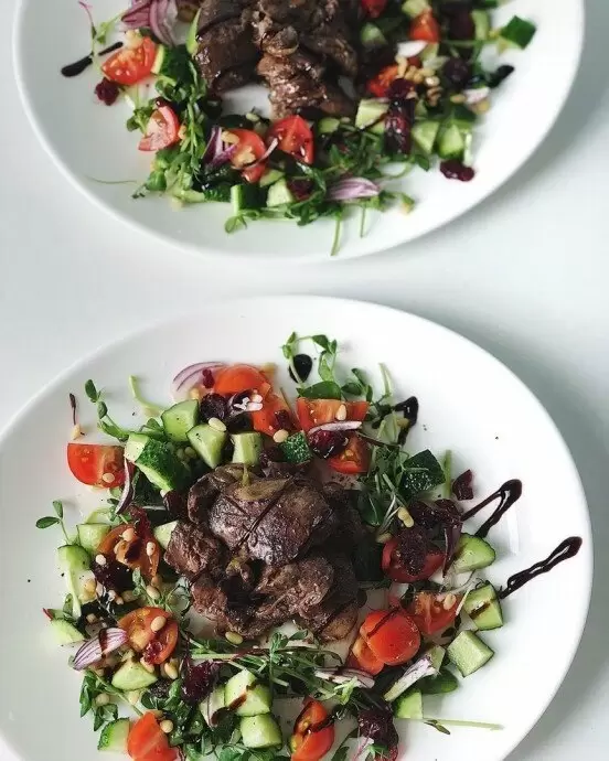 Теплый салат с куриной печенью: домашний уют на вашем столе