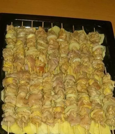 Непревзойденный шашлык из курицы с картошкой в духовке