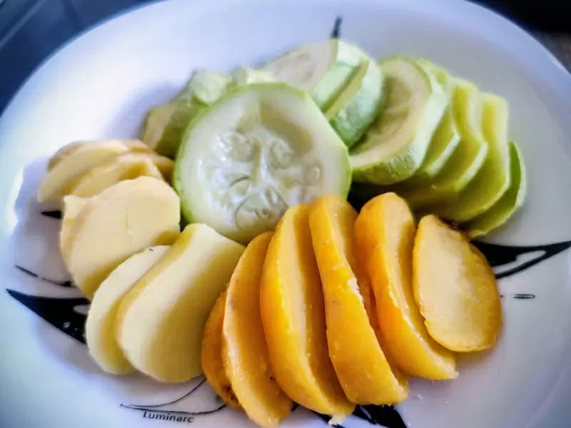 Овощи «в мундире», запечённые в микроволновке