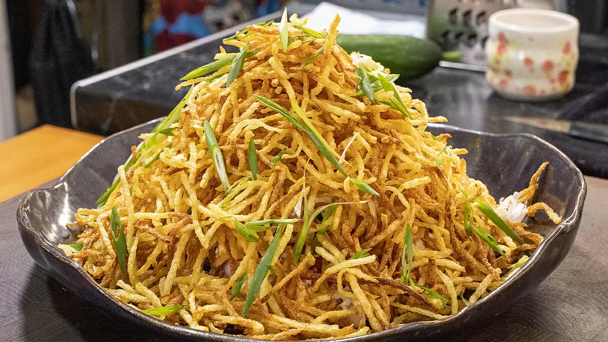 Салат «Муравейник»: кулинарное искусство для вашего праздничного стола