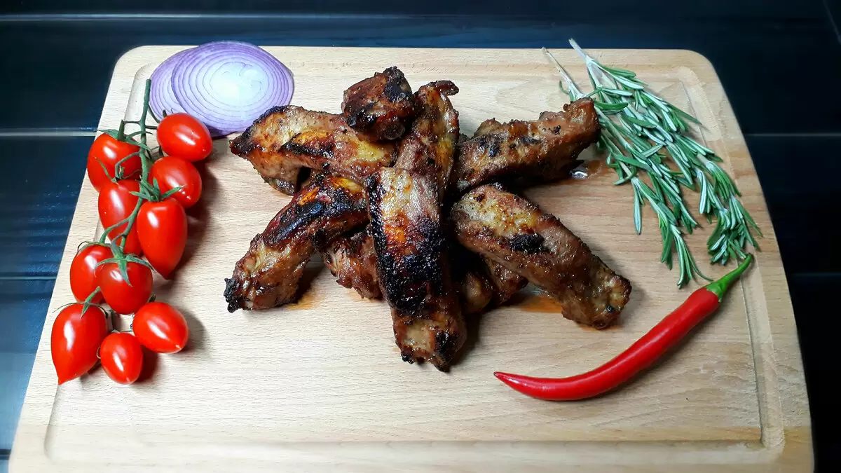 Секреты приготовления свиных ребрышек в медовом маринаде