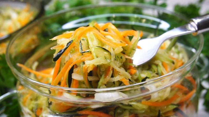 Пикантный салат по-корейски: интересная закуска для гостей