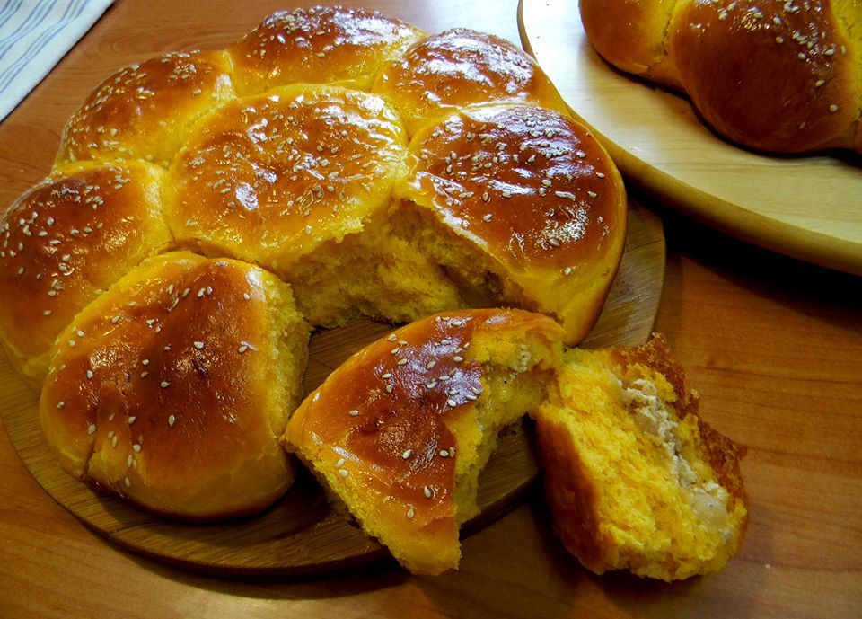 Тыквенные булочки с яблоками и творогом