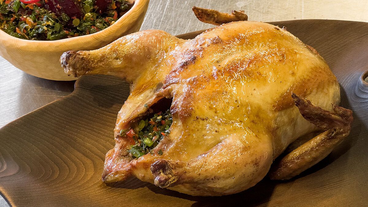 Необычная комбинация для домашнего ужина: курица, свекольный салат и вареная рожь