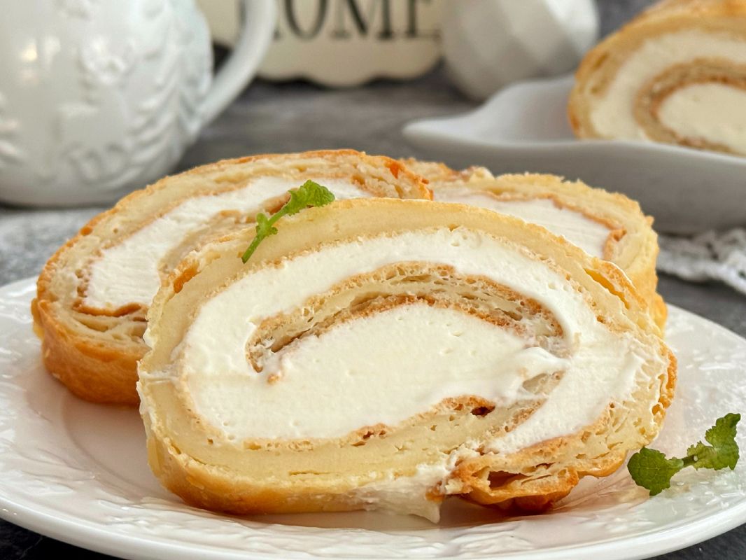 Как приготовить мягкий рулет: заварное тесто и легкий крем